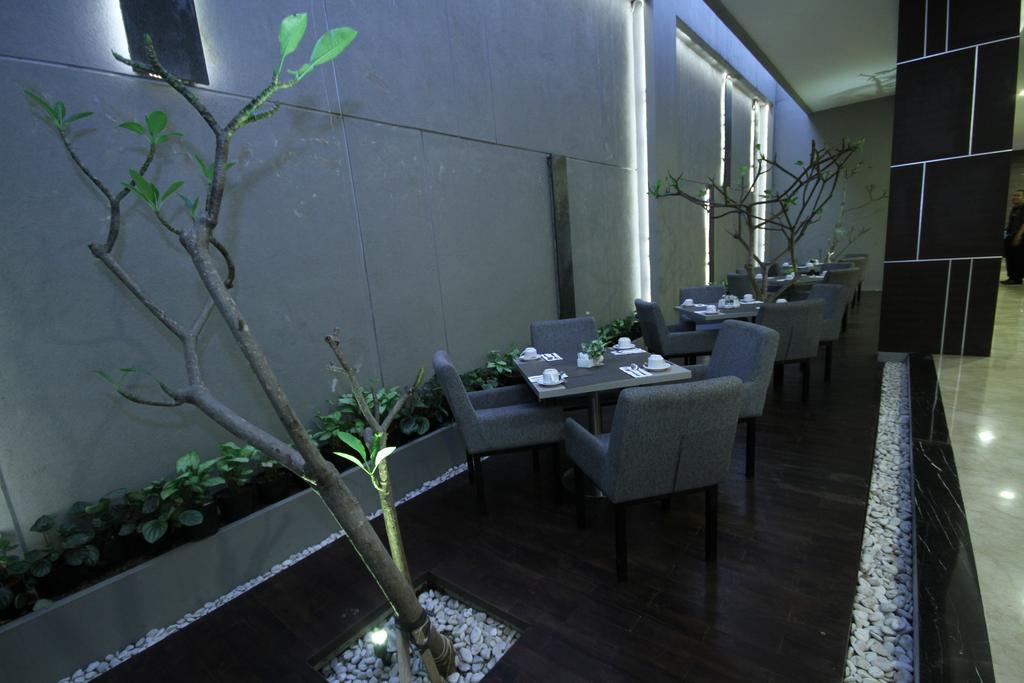 Atlantic City Hotel Bandung Extérieur photo