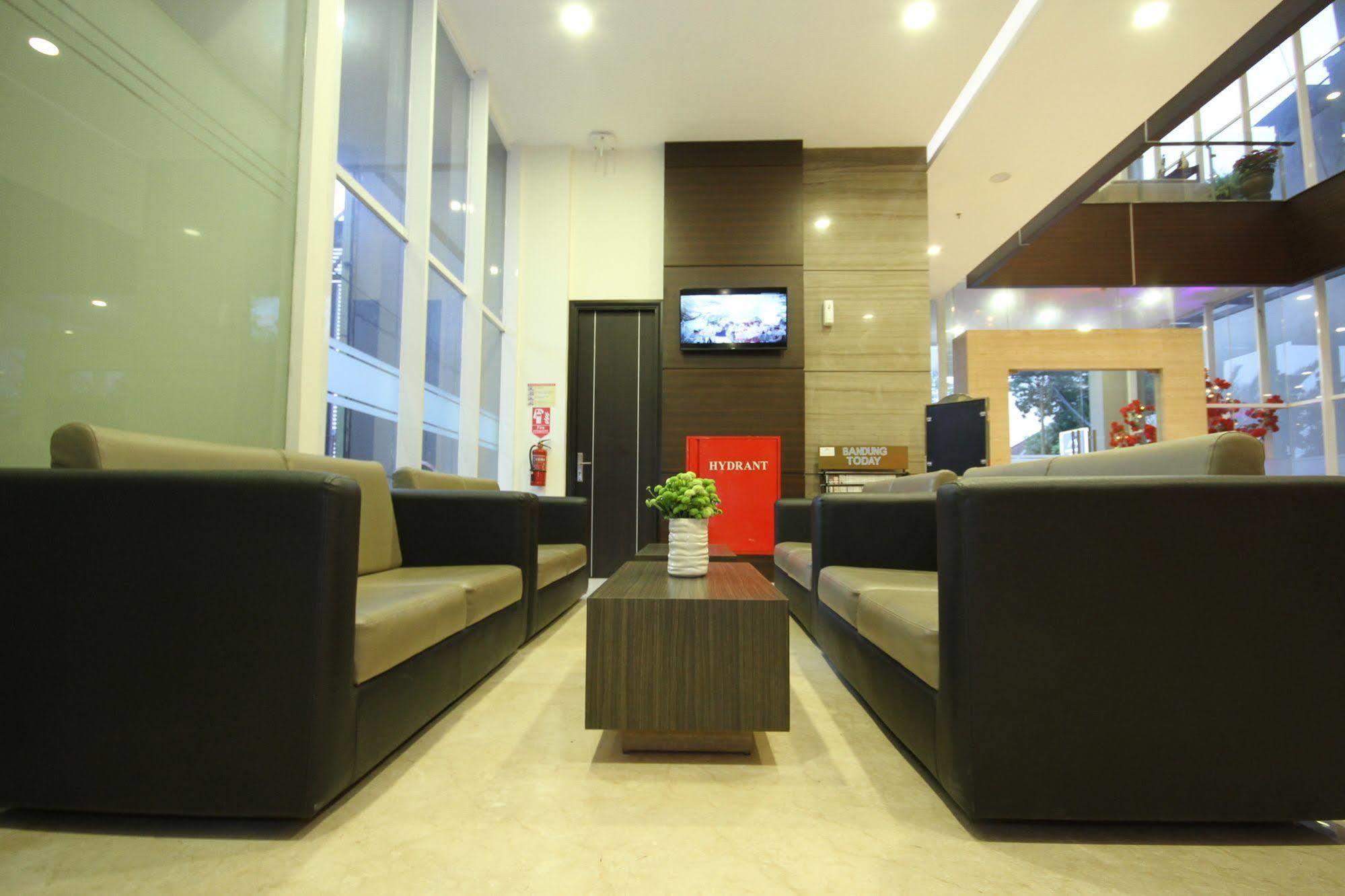 Atlantic City Hotel Bandung Extérieur photo